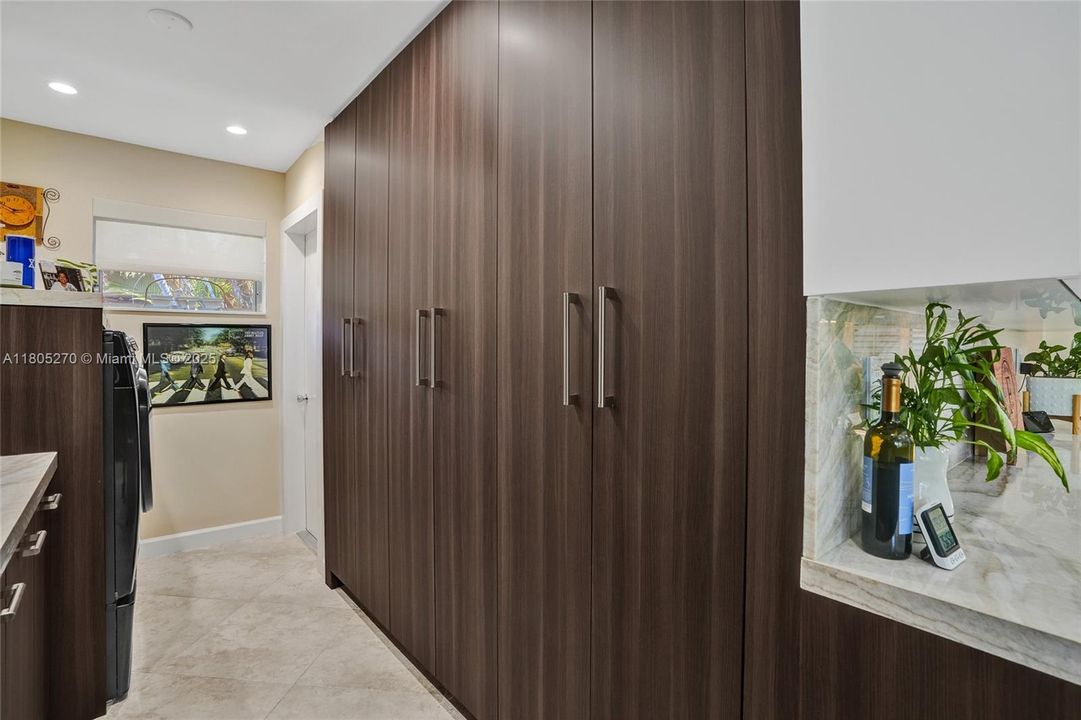 Recently Sold: $925,000 (3 beds, 2 baths, 1797 Square Feet)