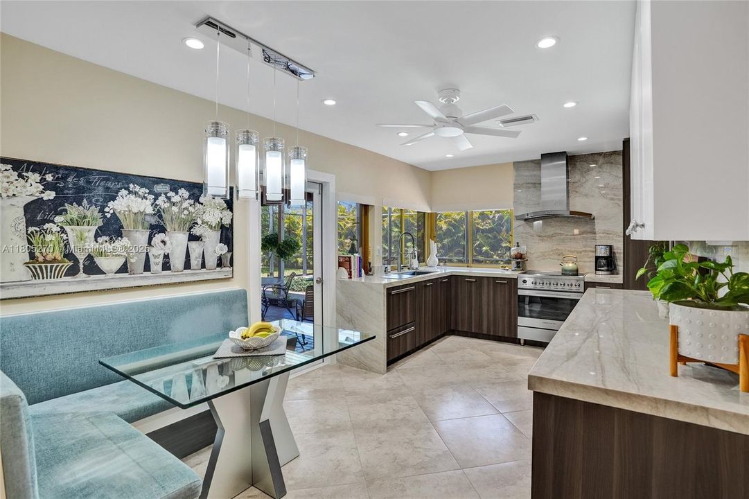 Recently Sold: $925,000 (3 beds, 2 baths, 1797 Square Feet)