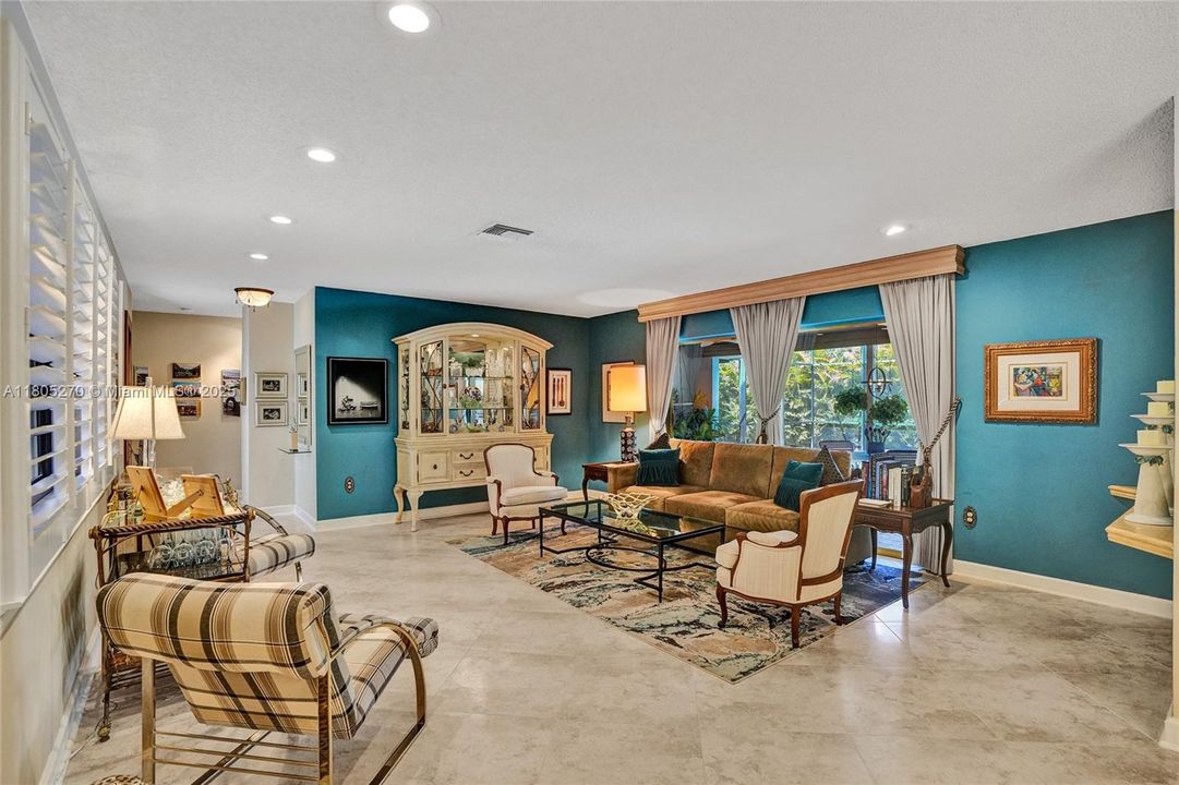 Recently Sold: $925,000 (3 beds, 2 baths, 1797 Square Feet)