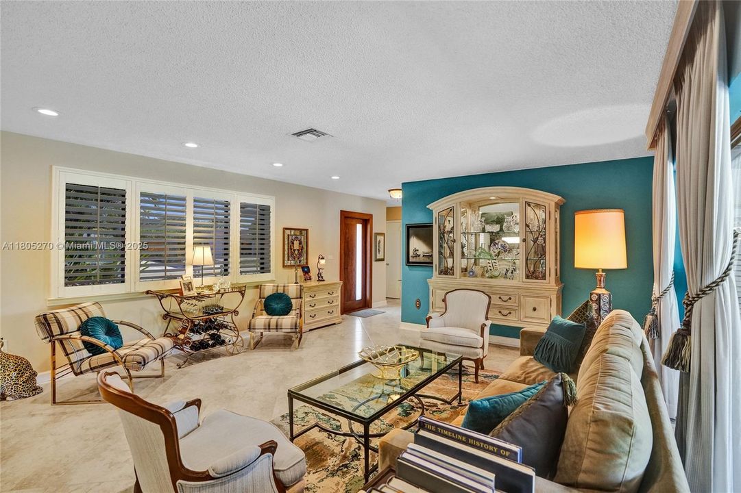 Recently Sold: $925,000 (3 beds, 2 baths, 1797 Square Feet)