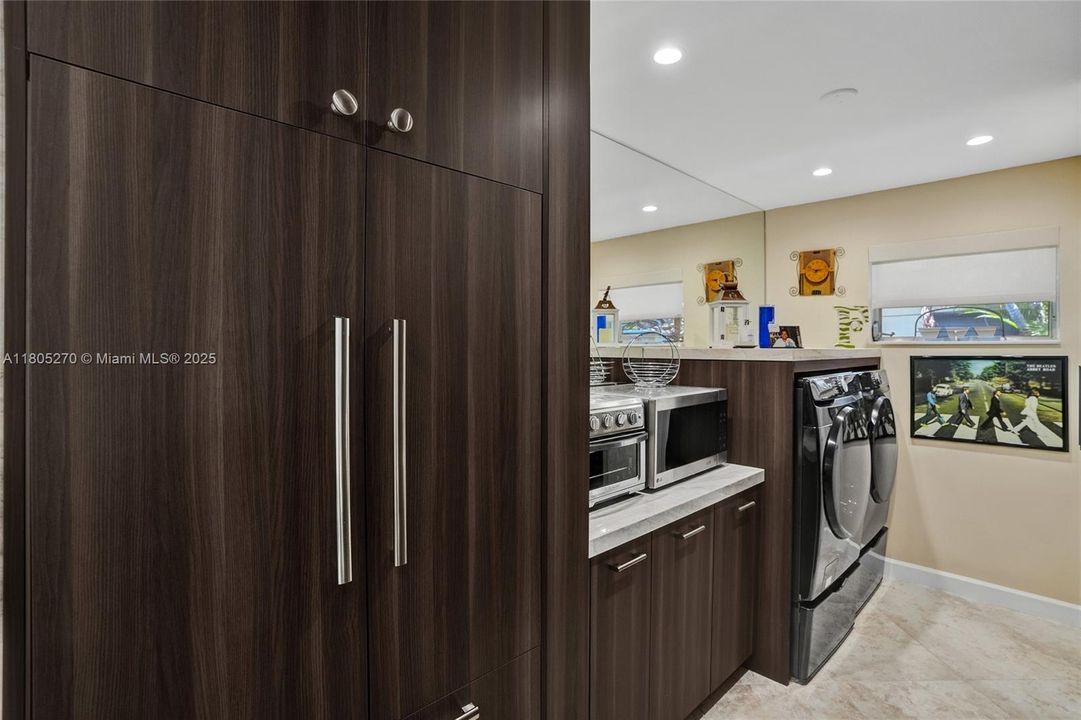 Recently Sold: $925,000 (3 beds, 2 baths, 1797 Square Feet)