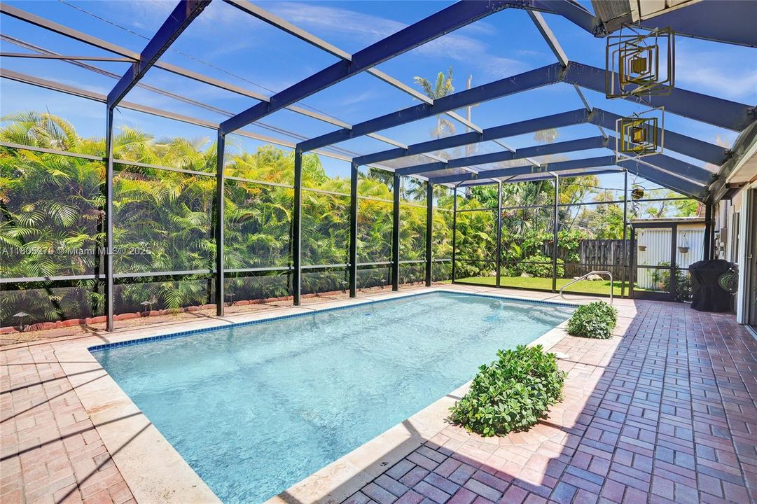 Recently Sold: $925,000 (3 beds, 2 baths, 1797 Square Feet)