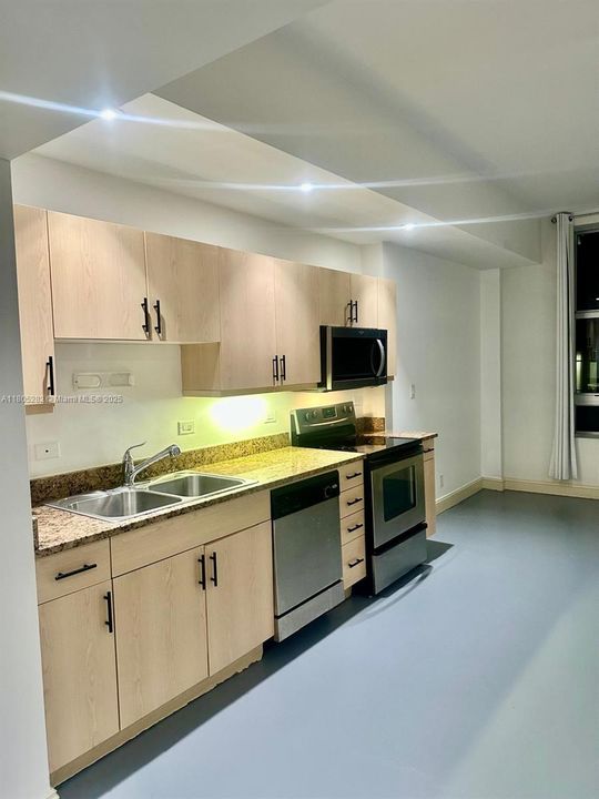 待售: $275,000 (1 贝兹, 1 浴室, 603 平方英尺)