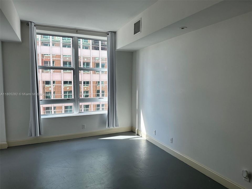 待售: $275,000 (1 贝兹, 1 浴室, 603 平方英尺)