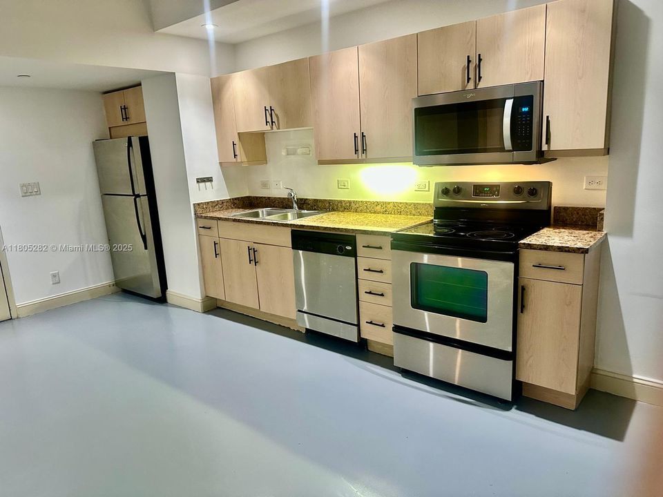 待售: $275,000 (1 贝兹, 1 浴室, 603 平方英尺)