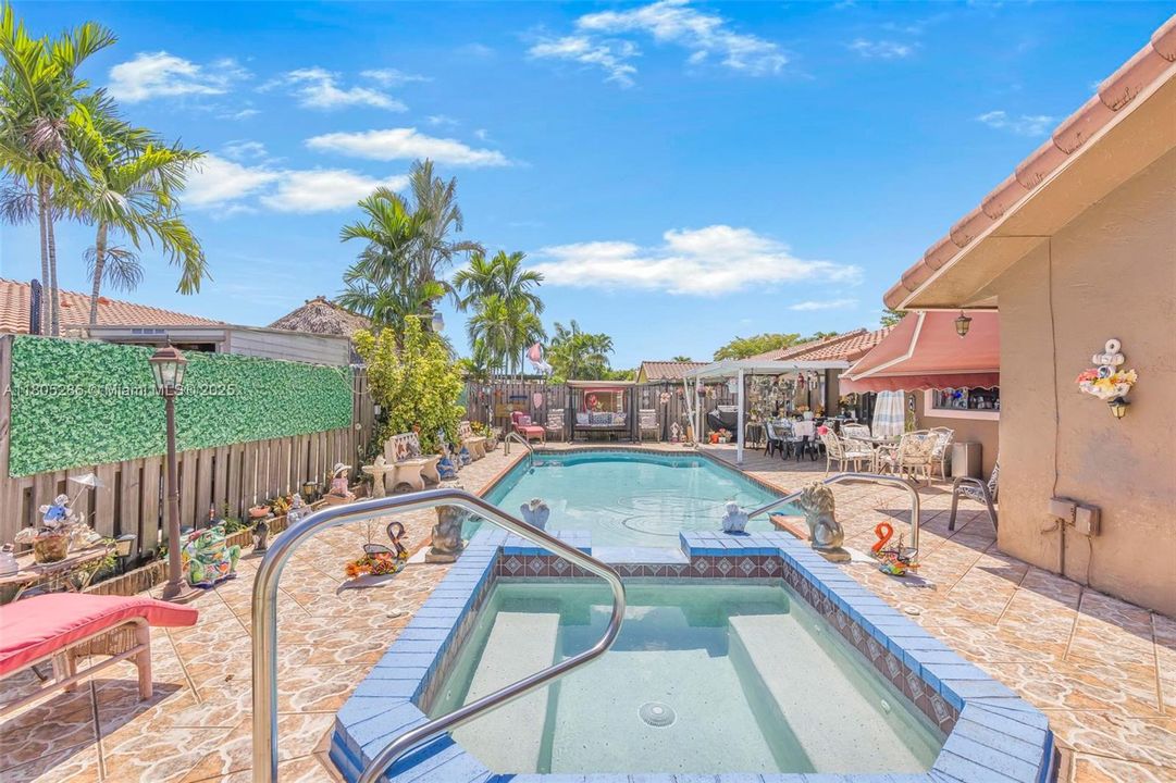 Недавно продано: $675,000 (3 спален, 2 ванн, 1600 Квадратных фут)