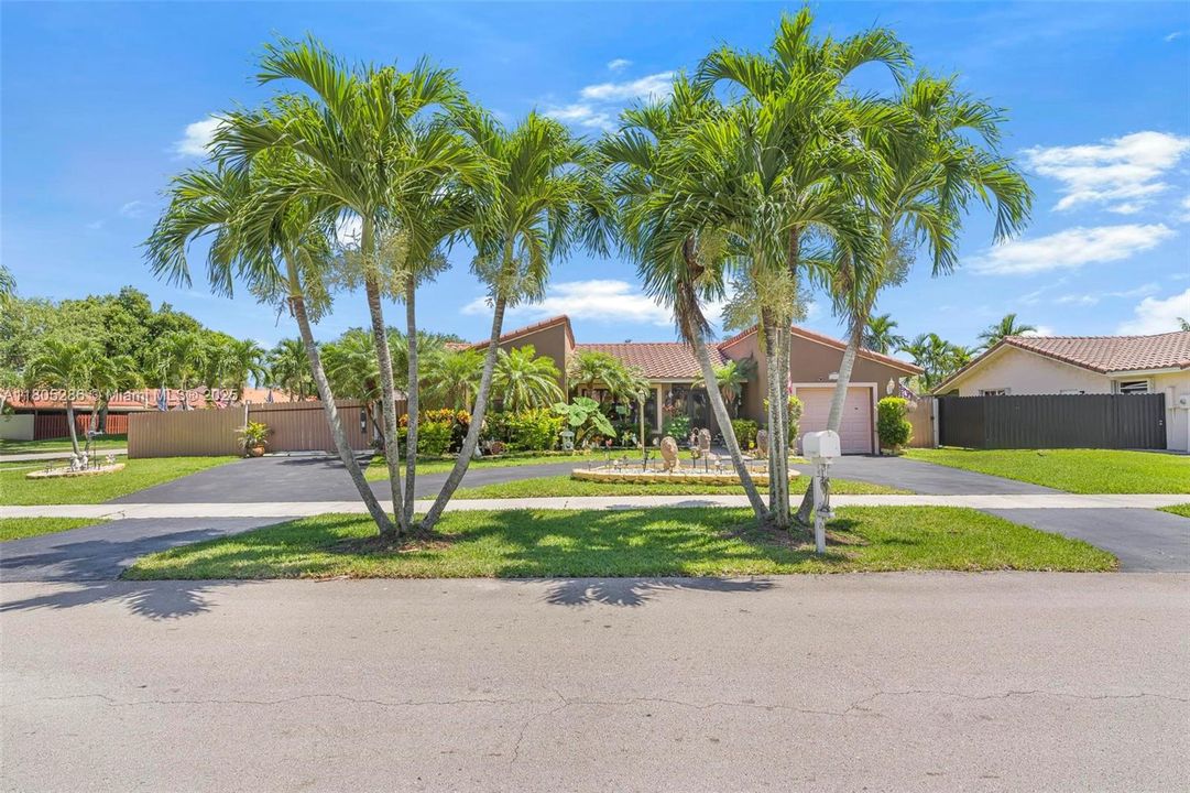 Недавно продано: $675,000 (3 спален, 2 ванн, 1600 Квадратных фут)