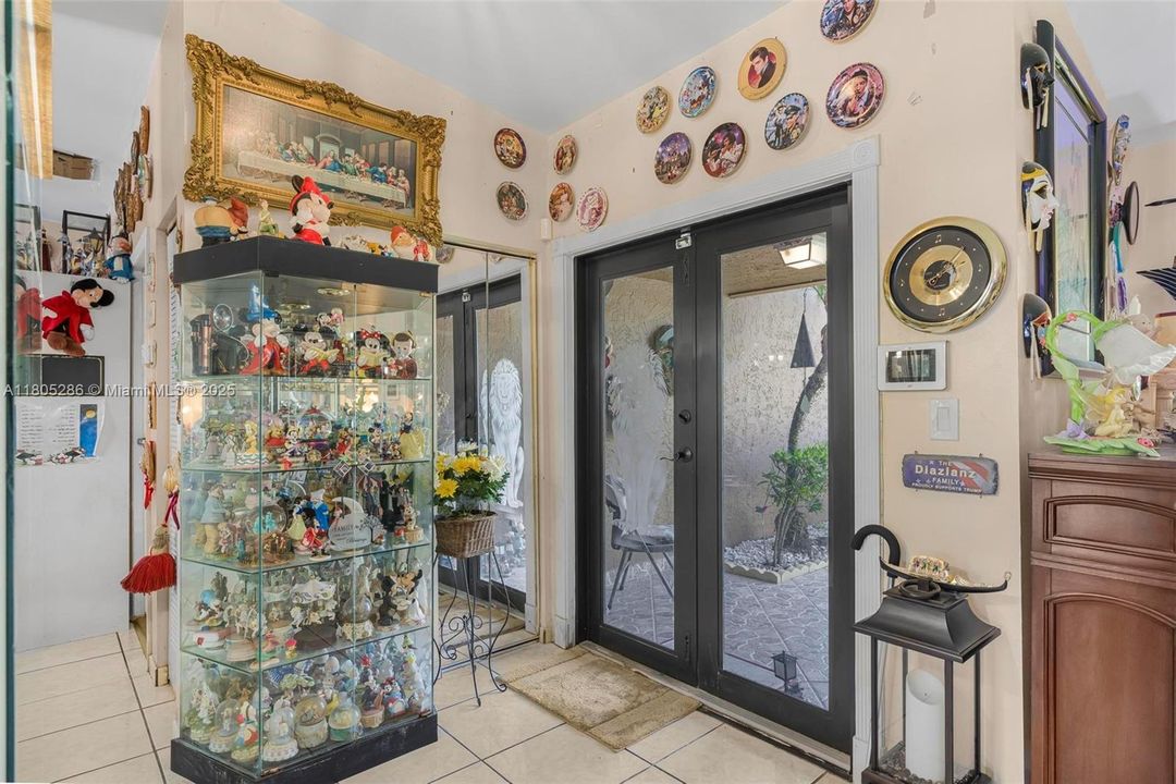 Недавно продано: $675,000 (3 спален, 2 ванн, 1600 Квадратных фут)