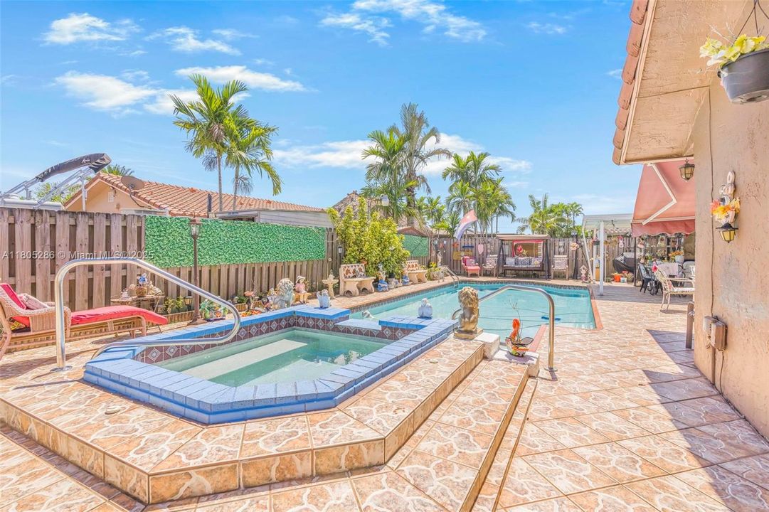 Недавно продано: $675,000 (3 спален, 2 ванн, 1600 Квадратных фут)