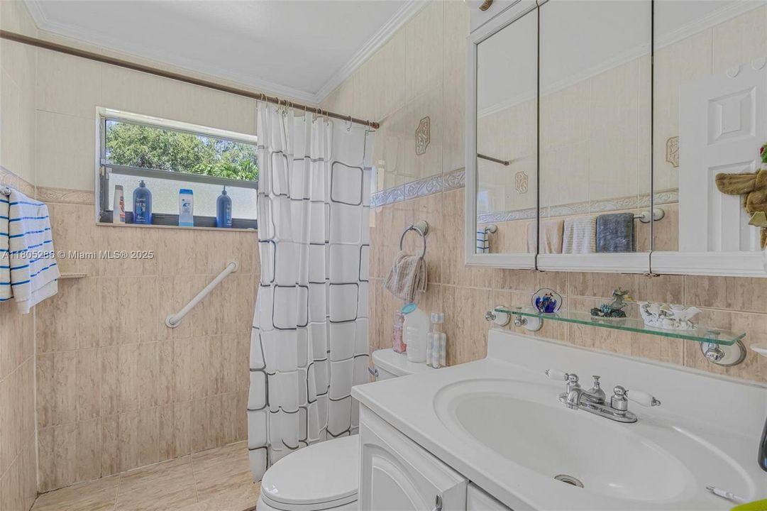 Недавно продано: $675,000 (3 спален, 2 ванн, 1600 Квадратных фут)