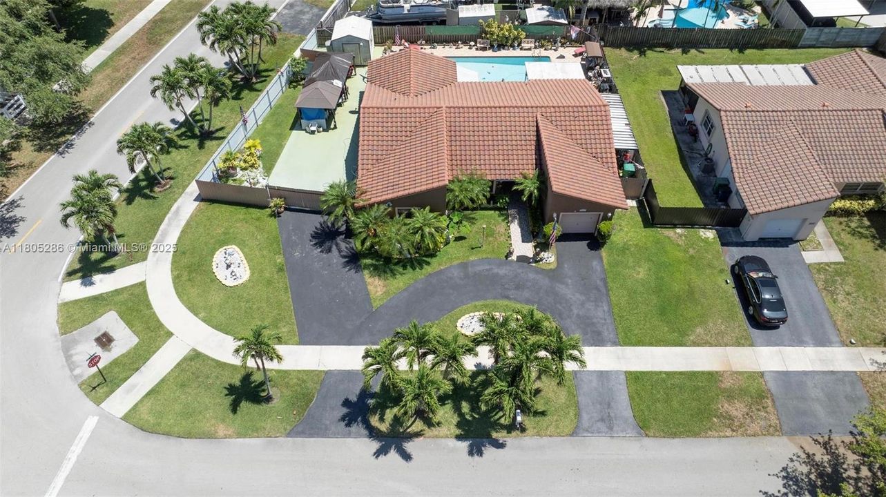 Недавно продано: $675,000 (3 спален, 2 ванн, 1600 Квадратных фут)