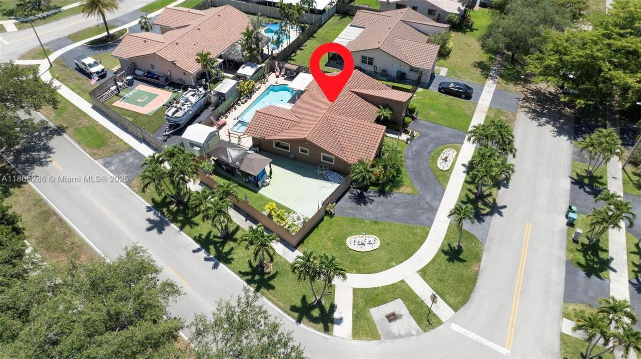 Недавно продано: $675,000 (3 спален, 2 ванн, 1600 Квадратных фут)