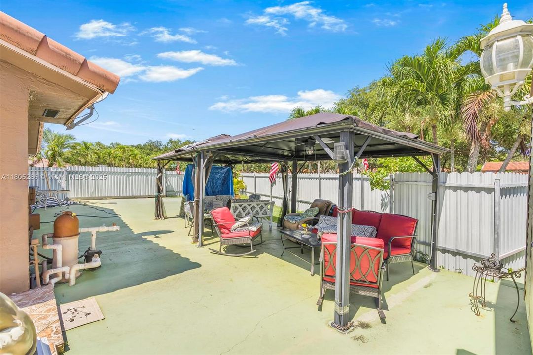 Недавно продано: $675,000 (3 спален, 2 ванн, 1600 Квадратных фут)