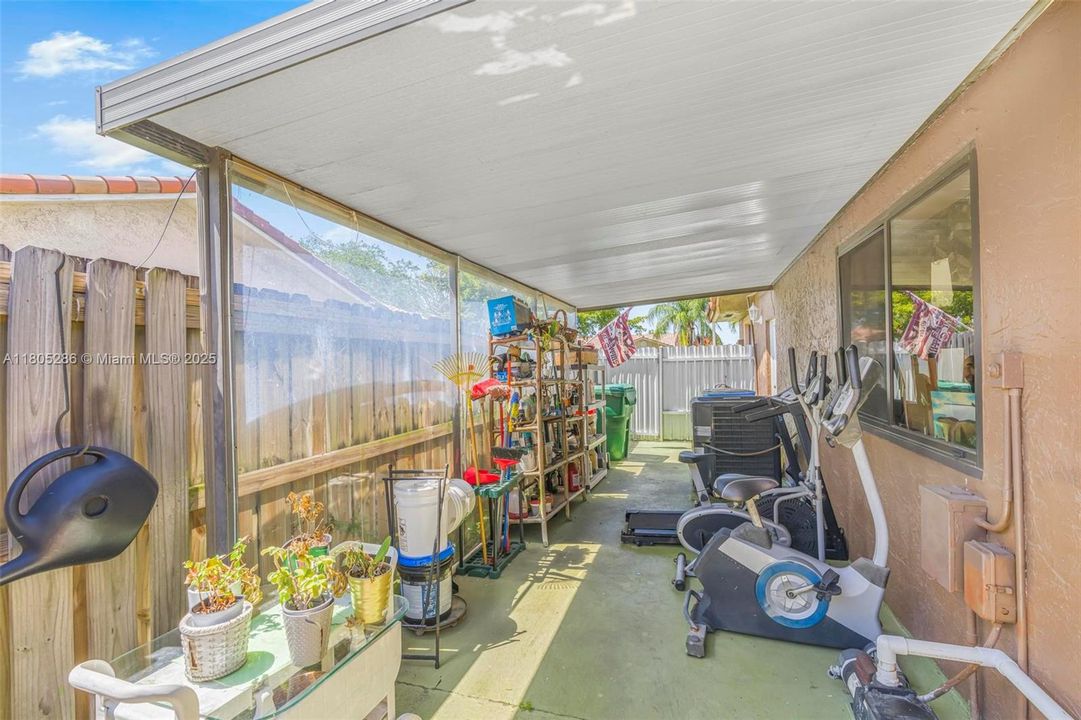 Недавно продано: $675,000 (3 спален, 2 ванн, 1600 Квадратных фут)