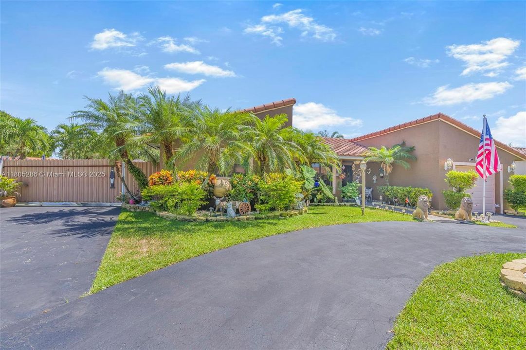 Недавно продано: $675,000 (3 спален, 2 ванн, 1600 Квадратных фут)