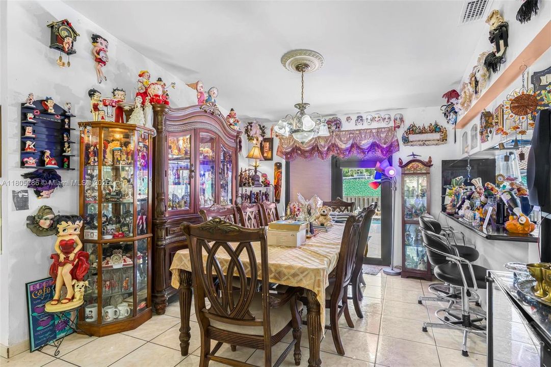 Недавно продано: $675,000 (3 спален, 2 ванн, 1600 Квадратных фут)