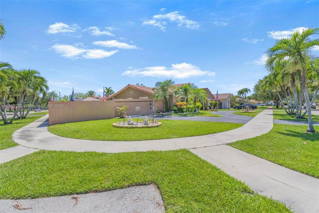 Недавно продано: $675,000 (3 спален, 2 ванн, 1600 Квадратных фут)