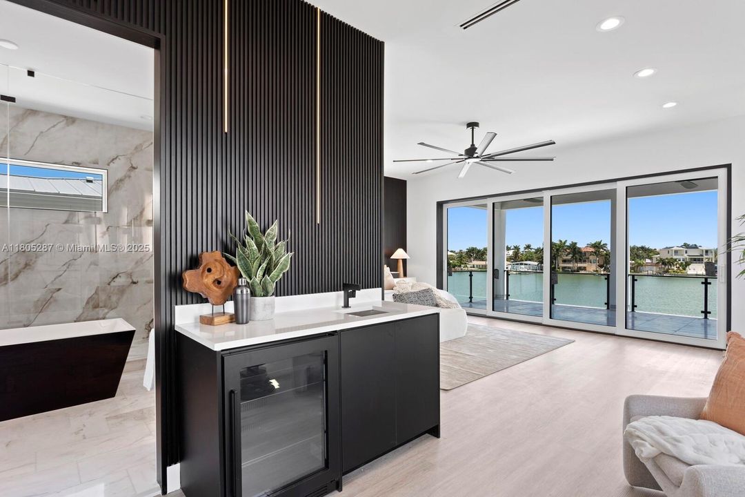 Recently Sold: $3,499,000 (4 beds, 3 baths, 3665 Square Feet)