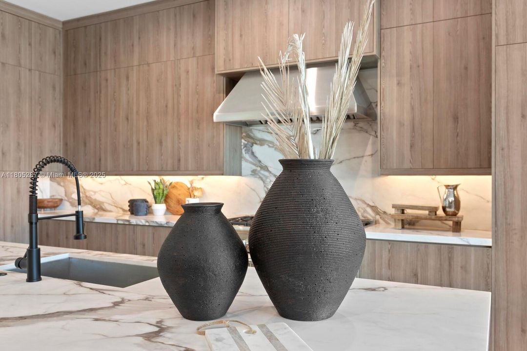 Recently Sold: $3,499,000 (4 beds, 3 baths, 3665 Square Feet)