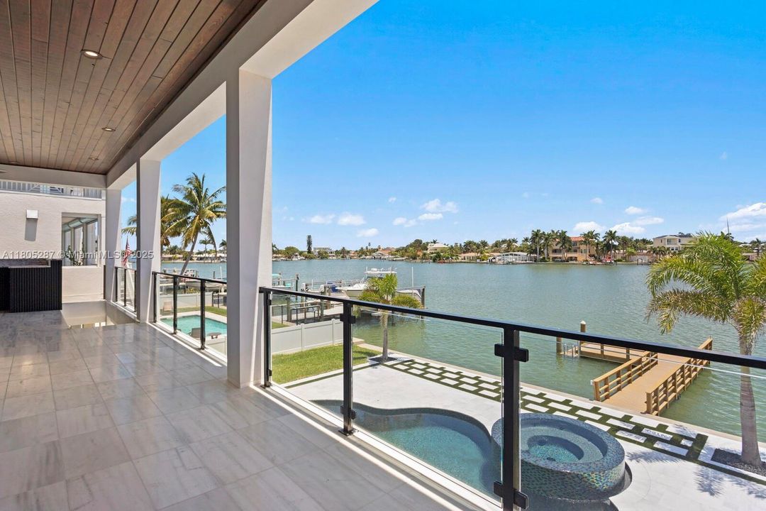 Recently Sold: $3,499,000 (4 beds, 3 baths, 3665 Square Feet)