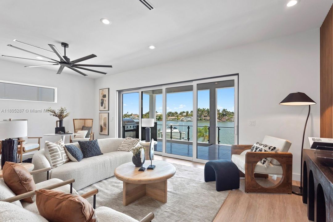 Recently Sold: $3,499,000 (4 beds, 3 baths, 3665 Square Feet)