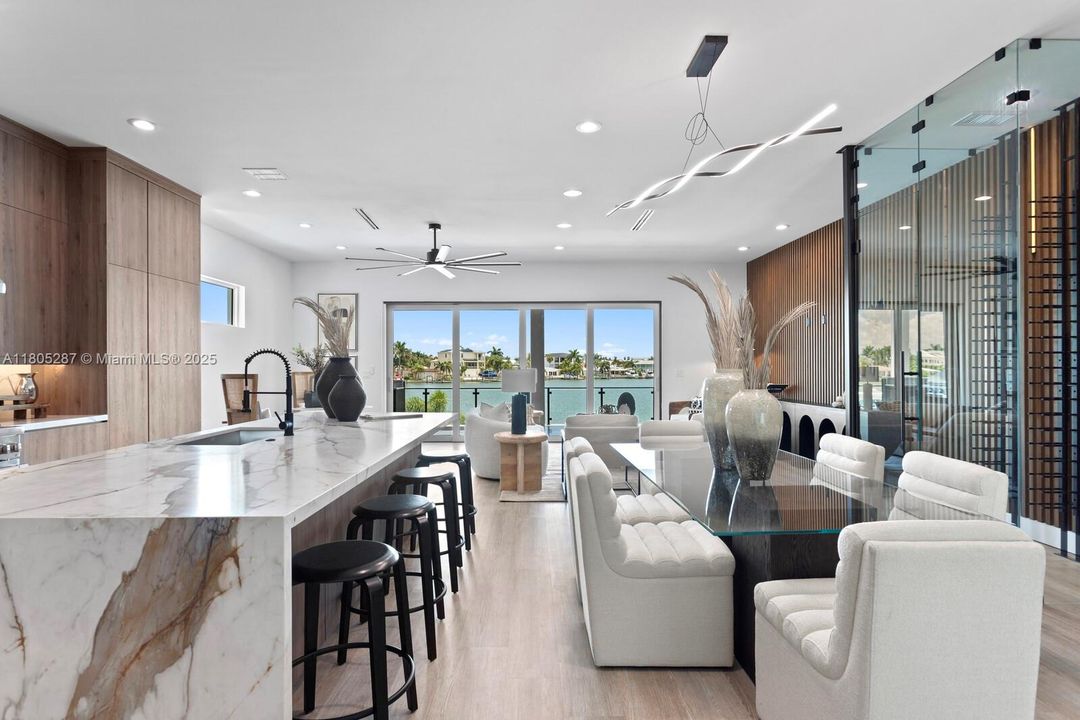 Recently Sold: $3,499,000 (4 beds, 3 baths, 3665 Square Feet)