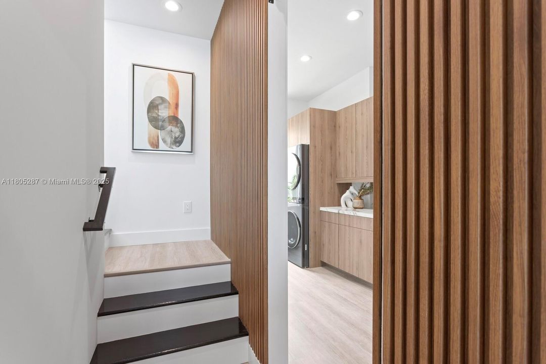 Recently Sold: $3,499,000 (4 beds, 3 baths, 3665 Square Feet)