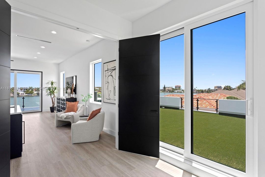 Recently Sold: $3,499,000 (4 beds, 3 baths, 3665 Square Feet)