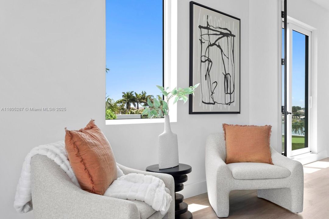 Recently Sold: $3,499,000 (4 beds, 3 baths, 3665 Square Feet)