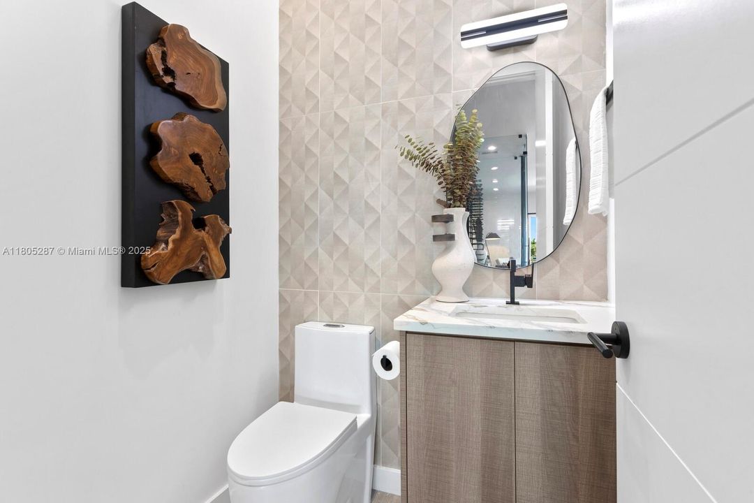 Recently Sold: $3,499,000 (4 beds, 3 baths, 3665 Square Feet)