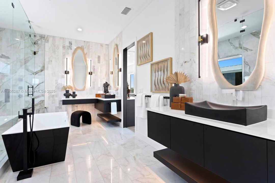 Recently Sold: $3,499,000 (4 beds, 3 baths, 3665 Square Feet)