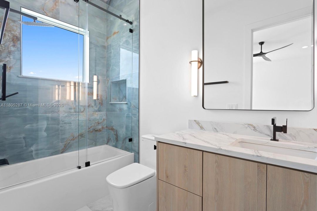 Recently Sold: $3,499,000 (4 beds, 3 baths, 3665 Square Feet)