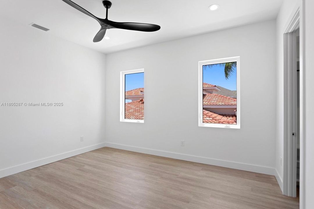 Recently Sold: $3,499,000 (4 beds, 3 baths, 3665 Square Feet)