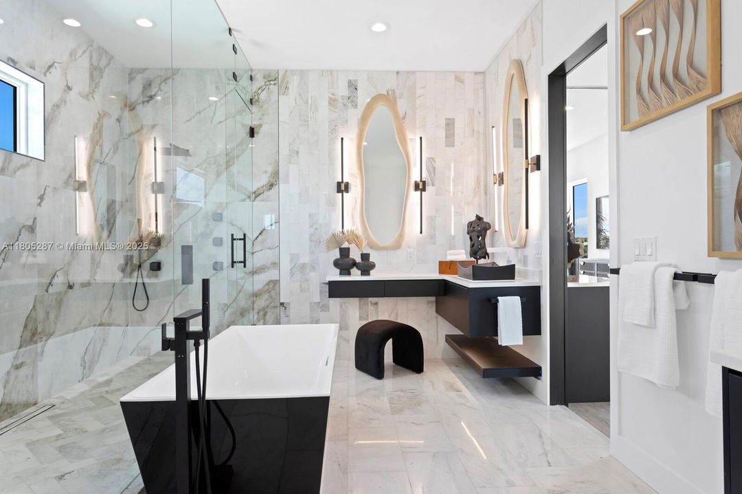 Recently Sold: $3,499,000 (4 beds, 3 baths, 3665 Square Feet)