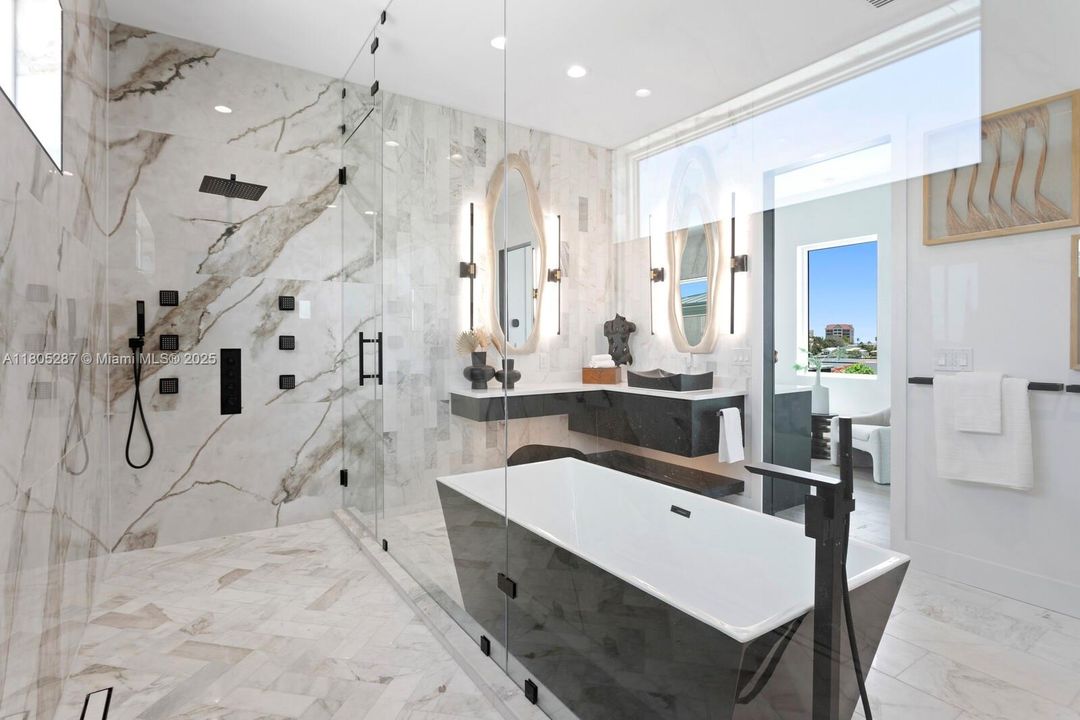 Recently Sold: $3,499,000 (4 beds, 3 baths, 3665 Square Feet)