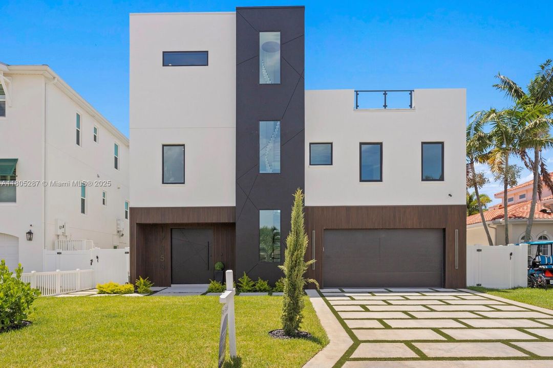 Recently Sold: $3,499,000 (4 beds, 3 baths, 3665 Square Feet)