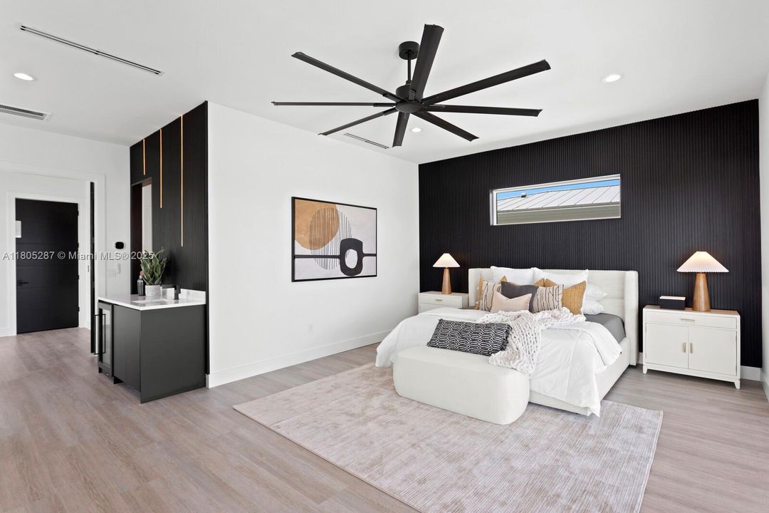 Recently Sold: $3,499,000 (4 beds, 3 baths, 3665 Square Feet)