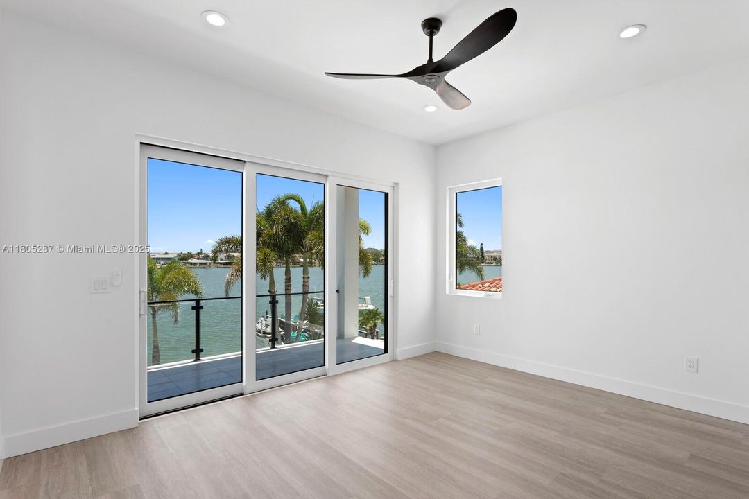 Recently Sold: $3,499,000 (4 beds, 3 baths, 3665 Square Feet)