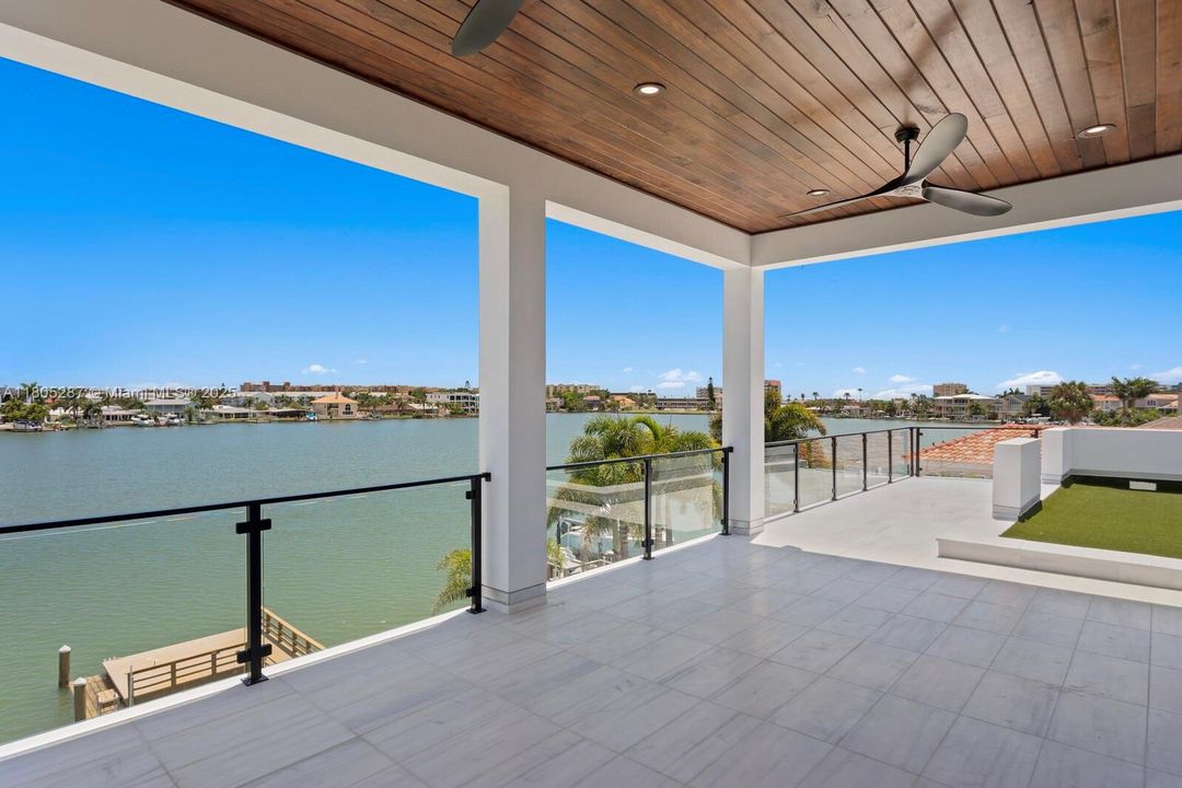 Recently Sold: $3,499,000 (4 beds, 3 baths, 3665 Square Feet)