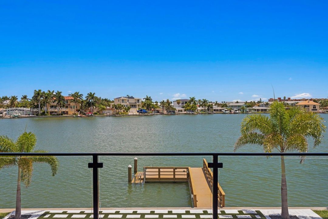 Recently Sold: $3,499,000 (4 beds, 3 baths, 3665 Square Feet)