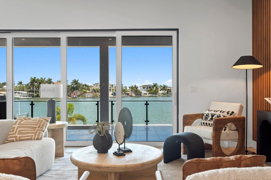 Recently Sold: $3,499,000 (4 beds, 3 baths, 3665 Square Feet)