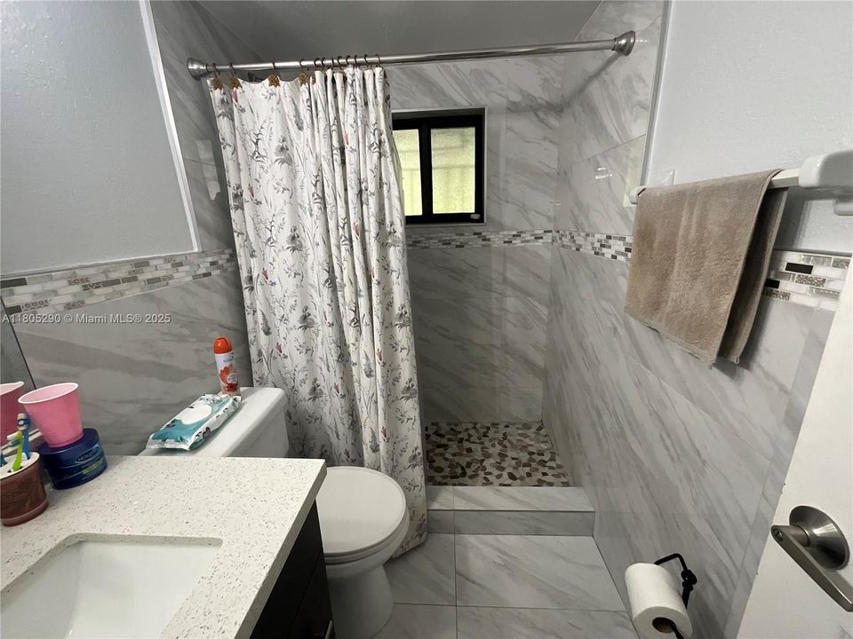 Recently Sold: $344,999 (2 beds, 2 baths, 885 Square Feet)