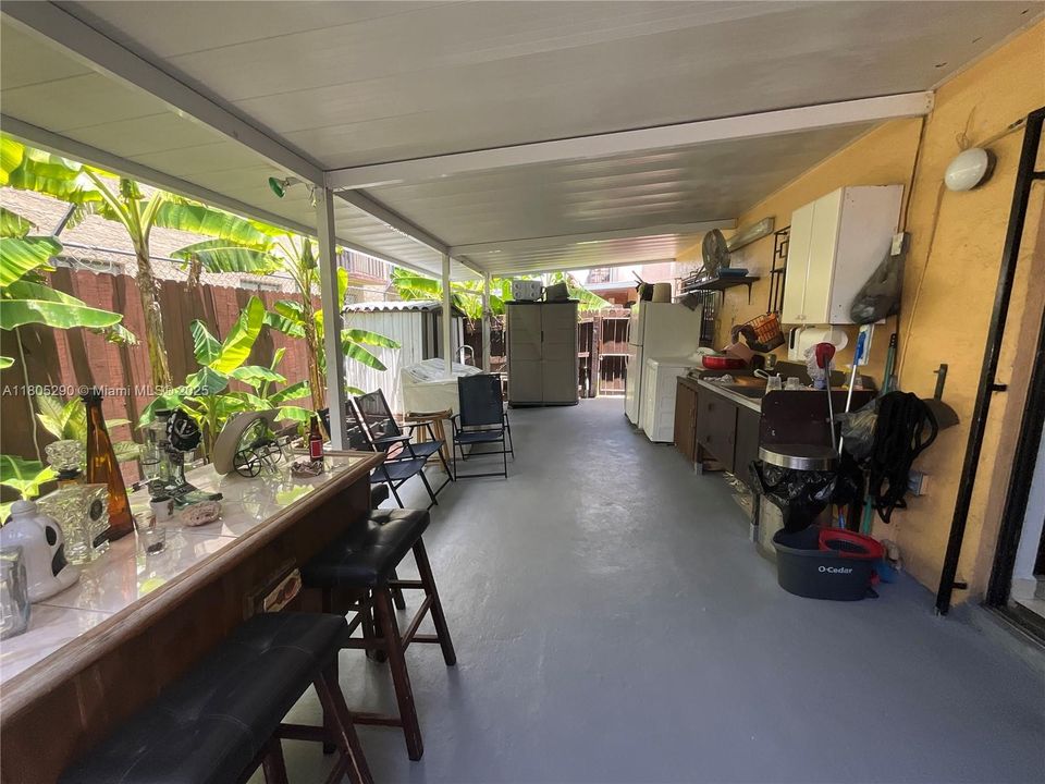 Recently Sold: $344,999 (2 beds, 2 baths, 885 Square Feet)