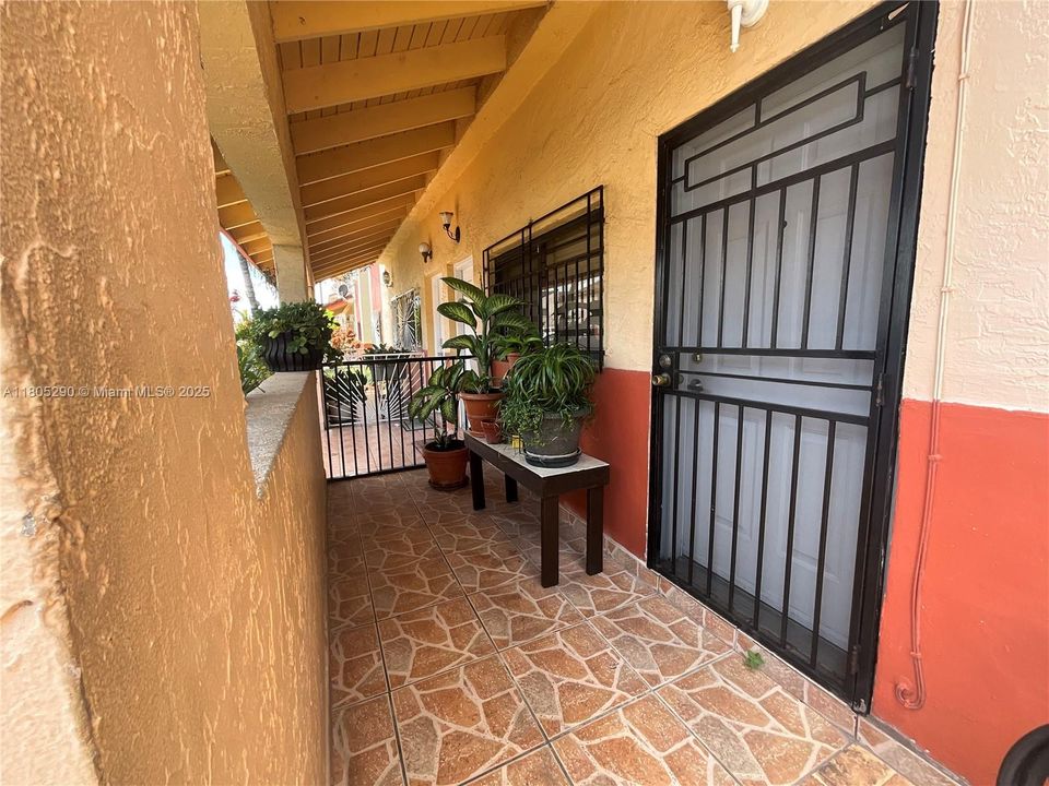 Recently Sold: $344,999 (2 beds, 2 baths, 885 Square Feet)