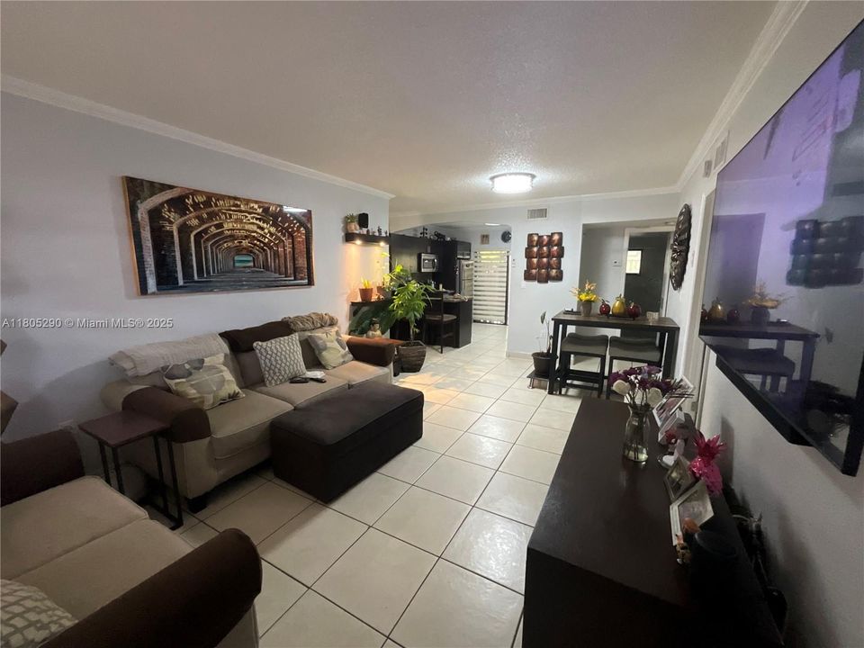 Recently Sold: $344,999 (2 beds, 2 baths, 885 Square Feet)