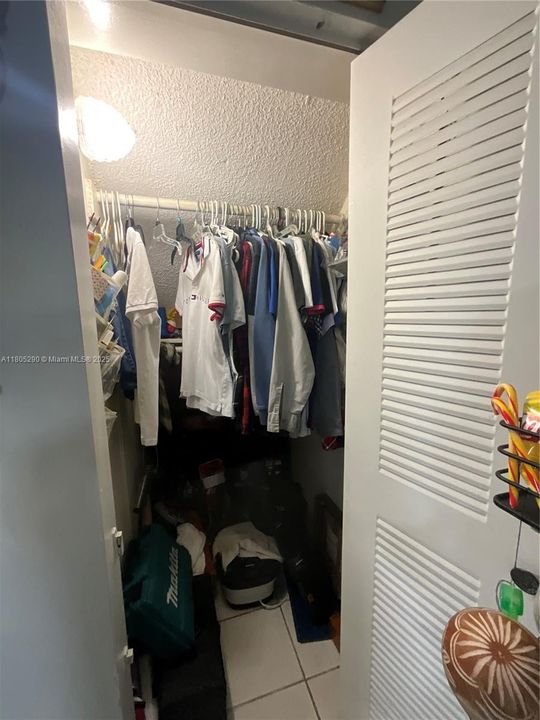 Recently Sold: $344,999 (2 beds, 2 baths, 885 Square Feet)