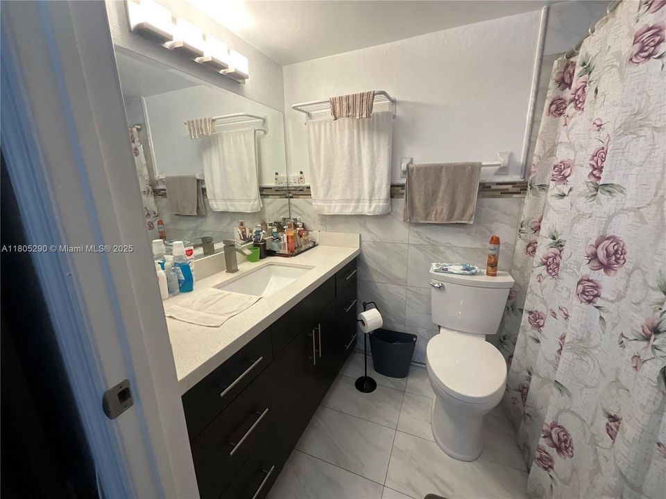 Recently Sold: $344,999 (2 beds, 2 baths, 885 Square Feet)