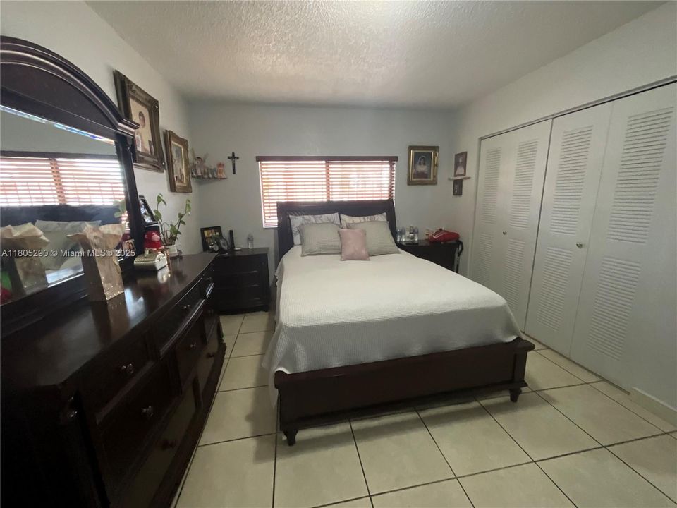 Recently Sold: $344,999 (2 beds, 2 baths, 885 Square Feet)