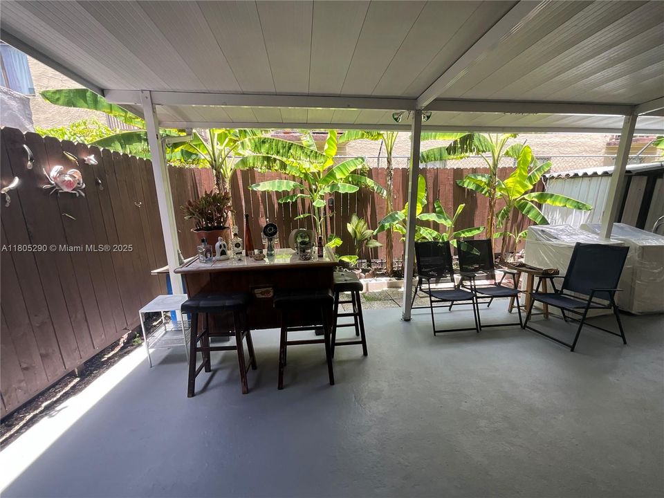 Recently Sold: $344,999 (2 beds, 2 baths, 885 Square Feet)