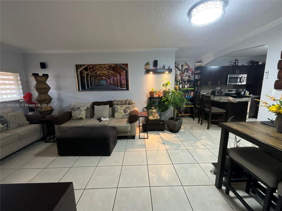Recently Sold: $344,999 (2 beds, 2 baths, 885 Square Feet)